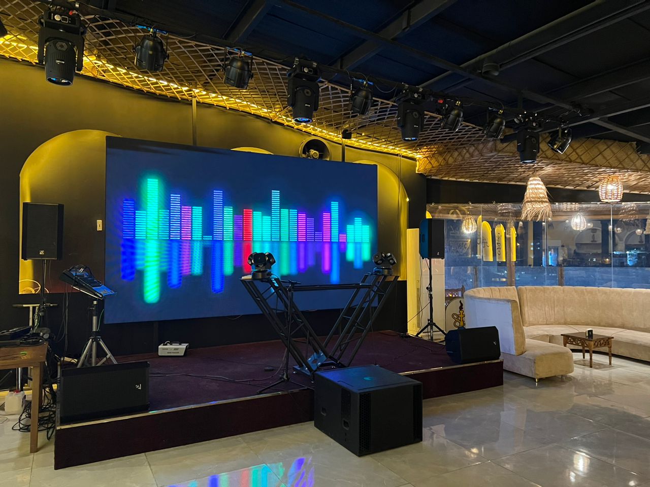 کافه رستوران مراکشی به مدیریت آقای براه در درگهان